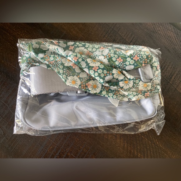 Belt bag with flowered detachable scarf - Picture 6 of 7